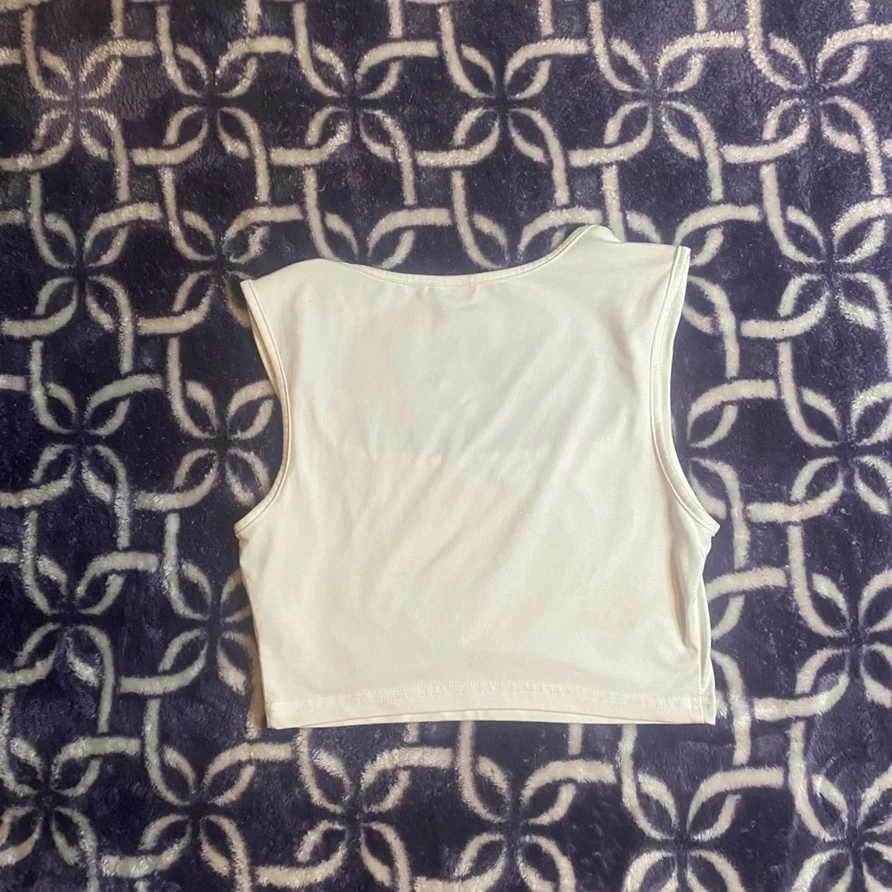 SHEIN White Crop Top with Black Lip Graphic - Picture 5 of 6